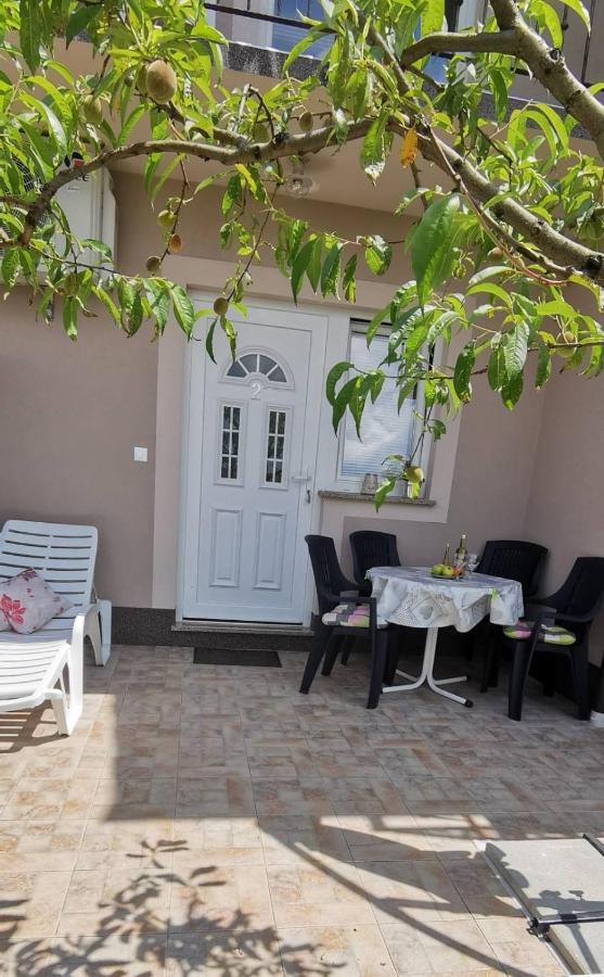 Zdenka Apartment *